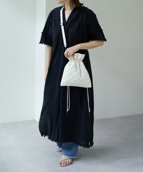 Daily russet(デイリー ラシット)の「ナイロンコットン 巾着ショルダーバッグ(ショルダーバッグ・レディース・イエロー/ピンク/ホワイト/ブルー/ブラック・FREE)」の11枚目の写真