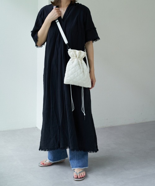 Daily russet(デイリー ラシット)の「ナイロンコットン 巾着ショルダーバッグ(ショルダーバッグ・レディース・イエロー/ピンク/ホワイト/ブルー/ブラック・FREE)」の12枚目の写真