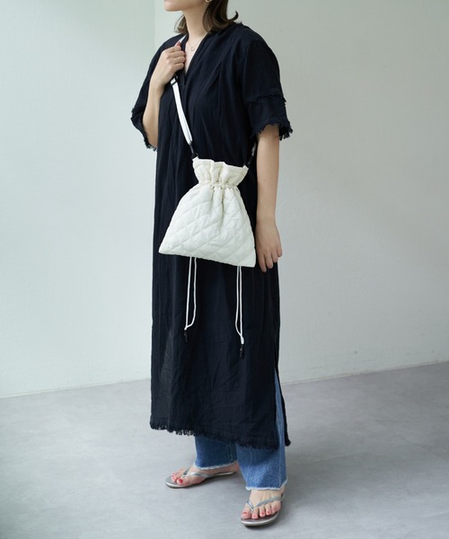 Daily russet(デイリー ラシット)の「ナイロンコットン 巾着ショルダーバッグ(ショルダーバッグ・レディース・イエロー/ピンク/ホワイト/ブルー/ブラック・FREE)」の13枚目の写真