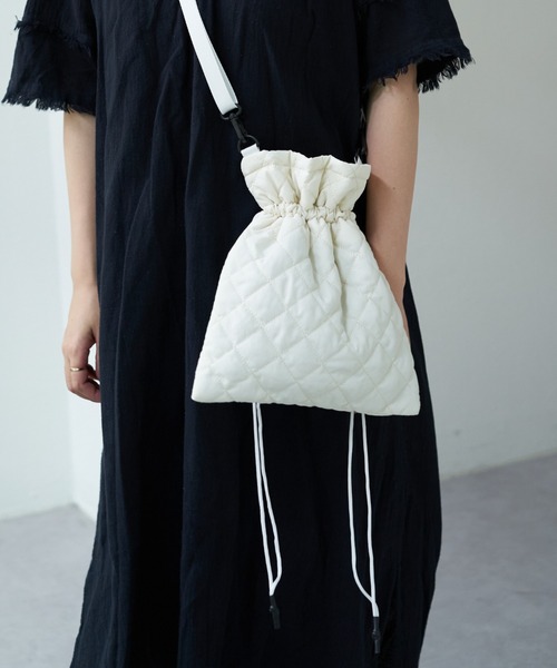 Daily russet(デイリー ラシット)の「ナイロンコットン 巾着ショルダーバッグ(ショルダーバッグ・レディース・イエロー/ピンク/ホワイト/ブルー/ブラック・FREE)」の14枚目の写真