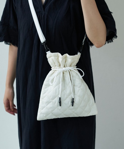 Daily russet(デイリー ラシット)の「ナイロンコットン 巾着ショルダーバッグ(ショルダーバッグ・レディース・イエロー/ピンク/ホワイト/ブルー/ブラック・FREE)」の19枚目の写真