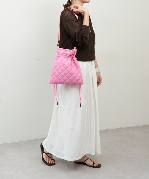 Daily russet(デイリー ラシット)の「ナイロンコットン 巾着ショルダーバッグ(ショルダーバッグ・レディース・イエロー/ピンク/ホワイト/ブルー/ブラック・FREE)」の6枚目の写真