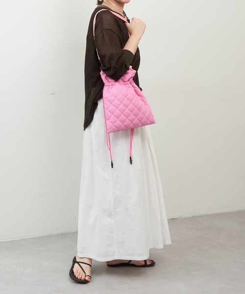 Daily russet(デイリー ラシット)の「ナイロンコットン 巾着ショルダーバッグ(ショルダーバッグ・レディース・イエロー/ピンク/ホワイト/ブルー/ブラック・FREE)」の7枚目の写真