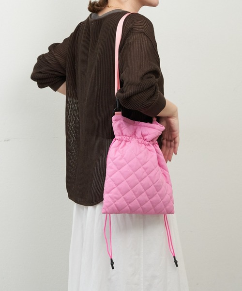 Daily russet(デイリー ラシット)の「ナイロンコットン 巾着ショルダーバッグ(ショルダーバッグ・レディース・イエロー/ピンク/ホワイト/ブルー/ブラック・FREE)」の9枚目の写真