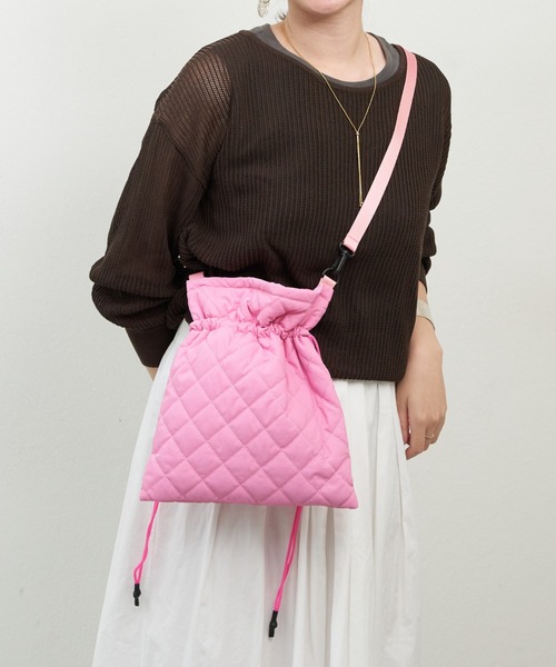 Daily russet(デイリー ラシット)の「ナイロンコットン 巾着ショルダーバッグ(ショルダーバッグ・レディース・イエロー/ピンク/ホワイト/ブルー/ブラック・FREE)」の8枚目の写真