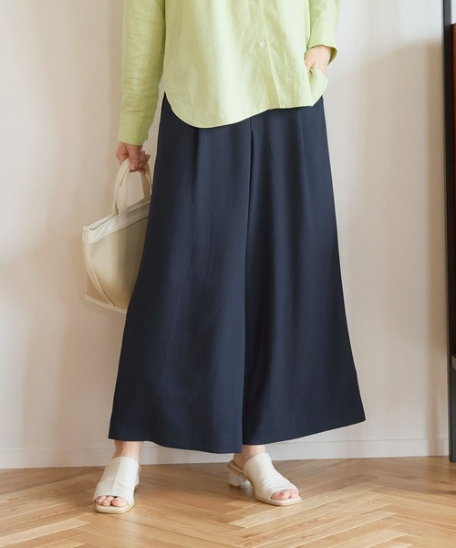 Elura（エルーラ）の「サラサラサマーワイドパンツ（その他パンツ・レディース・ネイビー/ホワイト/ブラック/グリーン系その他4/グリーン系その他/ダークネイビー/ブラック系その他/カーキ/ブルー系その他6/グレー系その他7・SMALL/LARGE/MEDIUM）」の10枚目の写真