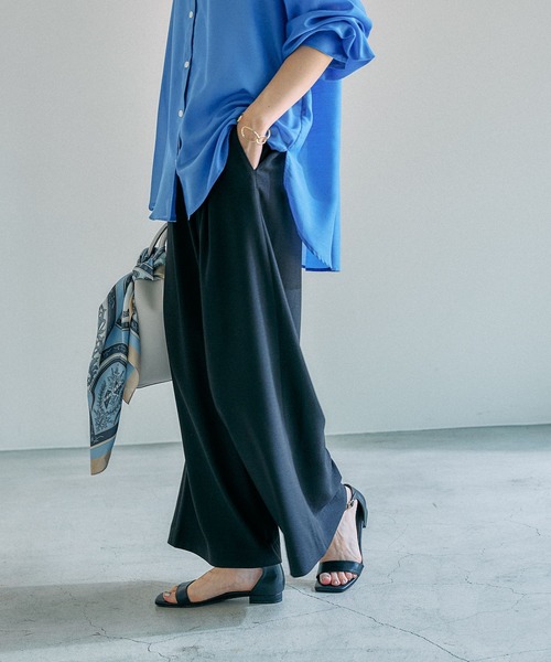 Elura（エルーラ）の「サラサラサマーワイドパンツ（その他パンツ・レディース・ネイビー/ホワイト/ブラック/グリーン系その他4/グリーン系その他/ダークネイビー/ブラック系その他/カーキ/ブルー系その他6/グレー系その他7・SMALL/LARGE/MEDIUM）」の19枚目の写真