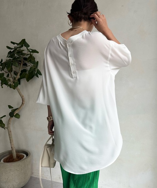 DouDou（ドゥドゥ）の「袖リブ7分袖バックボタンジョーゼットブラウス（シャツ/ブラウス・レディース・チャコールグレー/ライトグレー/ネイビー/オフホワイト・FREE）」の13枚目の写真