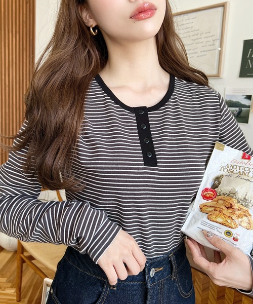 moment+(モーメントプラス)の「【累計販売枚数2万枚突破!】前後2WAY袖くしゅくしゅヘンリーネックボーダーロンT(Tシャツ/カットソー・レディース・オフホワイト/ダークオレンジ/チャコールグレー/オートミール/ネイビー/ブラック/ピンク/イエロー/杢グレー・M/L)」の3枚目の写真