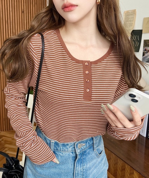 moment+(モーメントプラス)の「【累計販売枚数2万枚突破!】前後2WAY袖くしゅくしゅヘンリーネックボーダーロンT(Tシャツ/カットソー・レディース・オフホワイト/ダークオレンジ/チャコールグレー/オートミール/ネイビー/ブラック/ピンク/イエロー/杢グレー・M/L)」の9枚目の写真