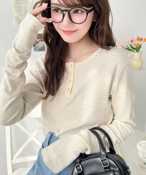 moment+(モーメントプラス)の「【累計販売枚数2万枚突破!】前後2WAY袖くしゅくしゅヘンリーネックボーダーロンT(Tシャツ/カットソー・レディース・オフホワイト/ダークオレンジ/チャコールグレー/オートミール/ネイビー/ブラック/ピンク/イエロー/杢グレー・M/L)」の21枚目の写真