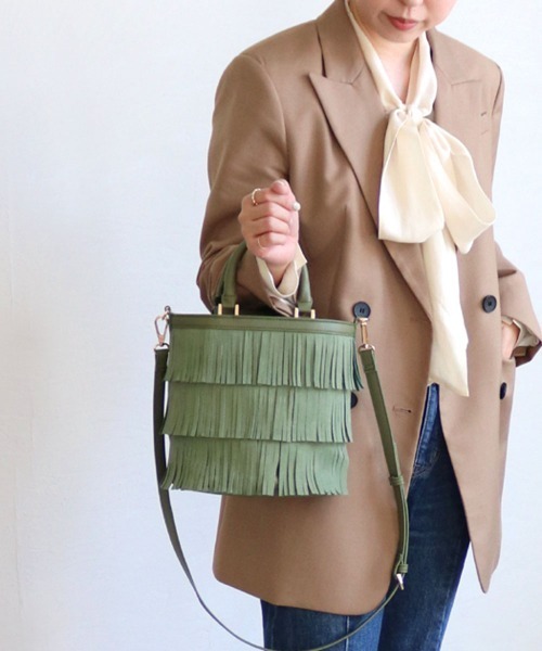 MIAN (ミアン)の「フリンジ2wayトートバッグ(トートバッグ・レディース・グレイッシュベージュ/グリーン/チャコールグレー/キャメル・FREE)」の14枚目の写真