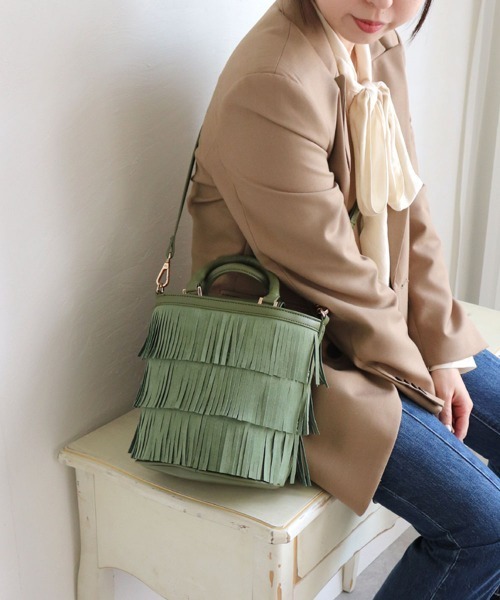 MIAN (ミアン)の「フリンジ2wayトートバッグ(トートバッグ・レディース・グレイッシュベージュ/グリーン/チャコールグレー/キャメル・FREE)」の15枚目の写真