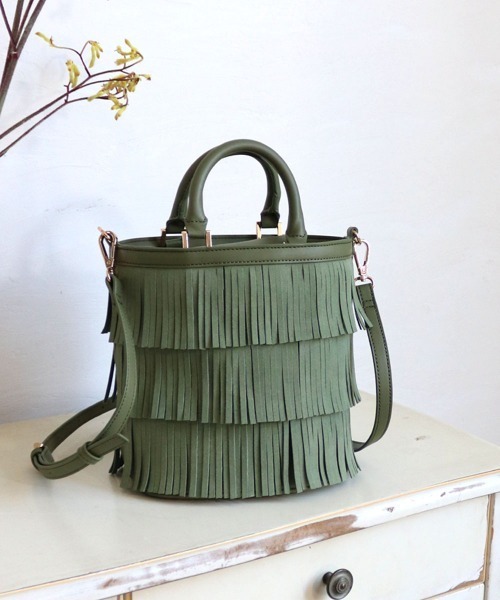 MIAN (ミアン)の「フリンジ2wayトートバッグ(トートバッグ・レディース・グレイッシュベージュ/グリーン/チャコールグレー/キャメル・FREE)」の17枚目の写真