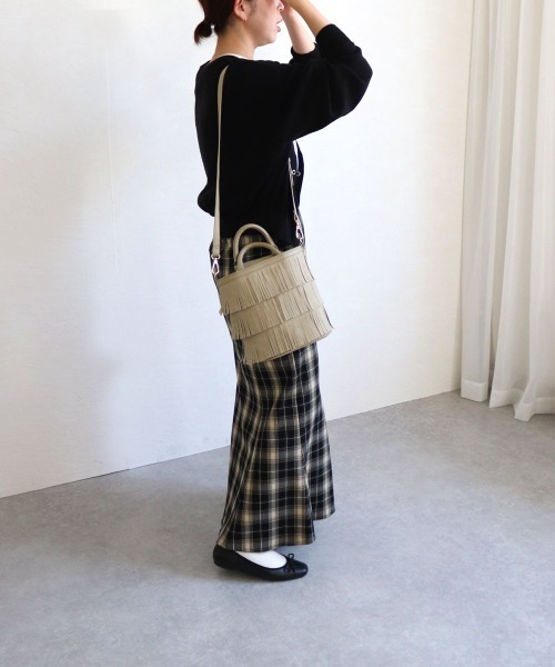 MIAN (ミアン)の「フリンジ2wayトートバッグ(トートバッグ・レディース・グレイッシュベージュ/グリーン/チャコールグレー/キャメル・FREE)」の19枚目の写真