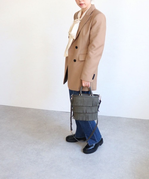 MIAN (ミアン)の「フリンジ2wayトートバッグ(トートバッグ・レディース・グレイッシュベージュ/グリーン/チャコールグレー/キャメル・FREE)」の7枚目の写真