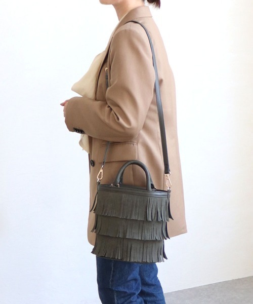 MIAN (ミアン)の「フリンジ2wayトートバッグ(トートバッグ・レディース・グレイッシュベージュ/グリーン/チャコールグレー/キャメル・FREE)」の5枚目の写真