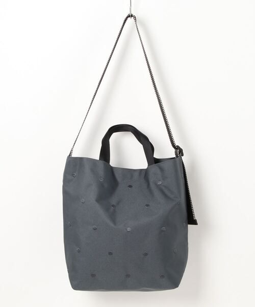 cache cache（カシュ カシュ）の「カシュカシュ cachecache / ドット刺繍ナイロン2wayショルダー（ショルダーバッグ・レディース・ブラック/ベージュ/グリーン/ダークグレー/ブルー/ライトグレー/アイボリー/チョコ・FREE）」の4枚目の写真