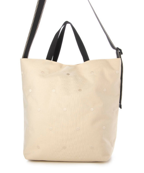 cache cache（カシュ カシュ）の「カシュカシュ cachecache / ドット刺繍ナイロン2wayショルダー（ショルダーバッグ・レディース・ブラック/ベージュ/グリーン/ダークグレー/ブルー/ライトグレー/アイボリー/チョコ・FREE）」の2枚目の写真