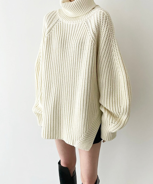 Girly Doll（ガーリードール）の「オーバーサイズタートルネックニット（ニット/セーター・レディース・オフホワイト/ブラック・F）」の3枚目の写真