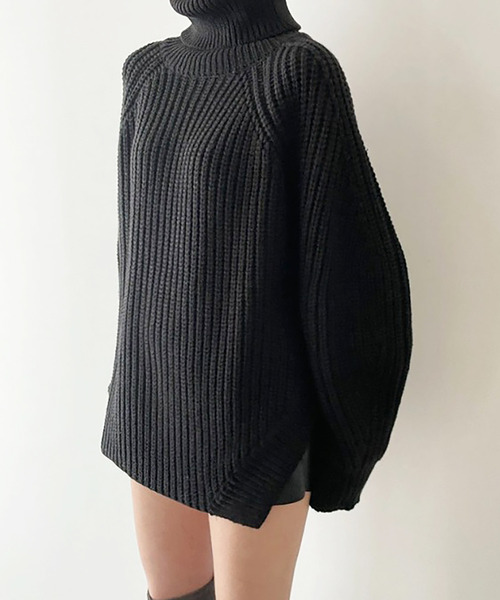 Girly Doll（ガーリードール）の「オーバーサイズタートルネックニット（ニット/セーター・レディース・オフホワイト/ブラック・F）」の7枚目の写真