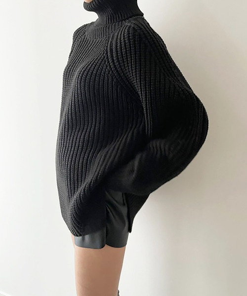 Girly Doll（ガーリードール）の「オーバーサイズタートルネックニット（ニット/セーター・レディース・オフホワイト/ブラック・F）」の8枚目の写真