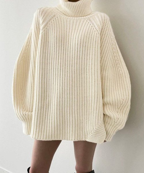 Girly Doll（ガーリードール）の「オーバーサイズタートルネックニット（ニット/セーター・レディース・オフホワイト/ブラック・F）」の13枚目の写真