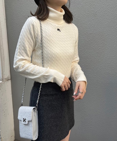 one after another NICE CLAUP(ワンアフターアナザーナイスクラップ)の「刺しゅうケーブルハイネックニット(ニット/セーター・レディース・グレー/ブラック/レッド/オフホワイト・FREE)」の9枚目の写真