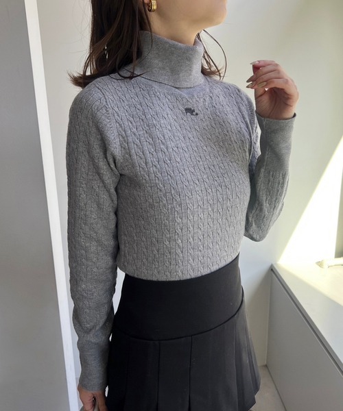 one after another NICE CLAUP(ワンアフターアナザーナイスクラップ)の「刺しゅうケーブルハイネックニット(ニット/セーター・レディース・グレー/ブラック/レッド/オフホワイト・FREE)」の17枚目の写真