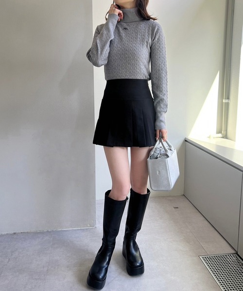 one after another NICE CLAUP(ワンアフターアナザーナイスクラップ)の「刺しゅうケーブルハイネックニット(ニット/セーター・レディース・グレー/ブラック/レッド/オフホワイト・FREE)」の21枚目の写真