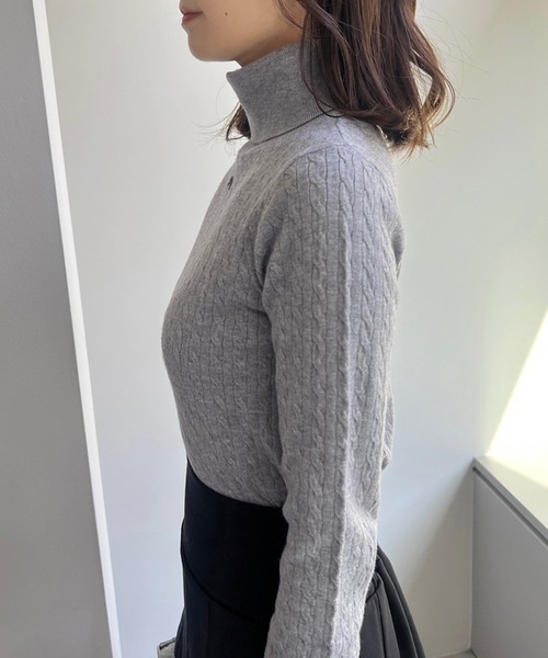 one after another NICE CLAUP(ワンアフターアナザーナイスクラップ)の「刺しゅうケーブルハイネックニット(ニット/セーター・レディース・グレー/ブラック/レッド/オフホワイト・FREE)」の18枚目の写真