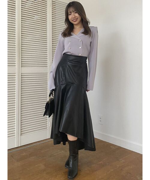 dazzlin(ダズリン)の「フェイクレザーエレガントナロースカート(スカート・レディース・ブラック/ベージュ・SMALL/MEDIUM)」の5枚目の写真