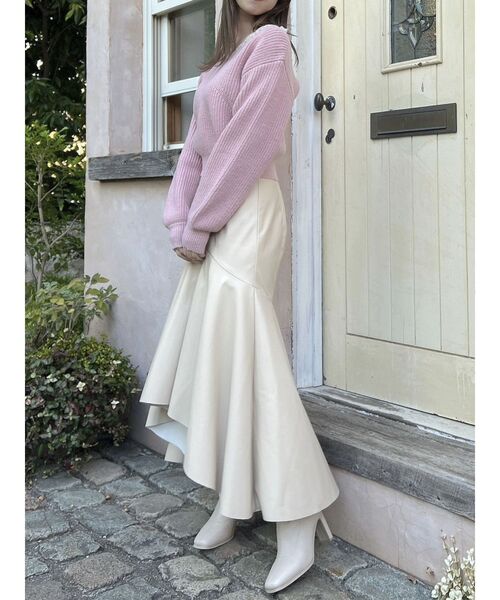 dazzlin(ダズリン)の「フェイクレザーエレガントナロースカート(スカート・レディース・ブラック/ベージュ・SMALL/MEDIUM)」の14枚目の写真