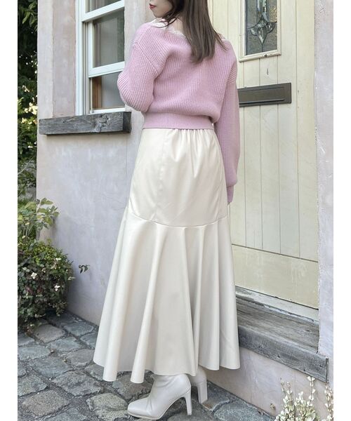 dazzlin(ダズリン)の「フェイクレザーエレガントナロースカート(スカート・レディース・ブラック/ベージュ・SMALL/MEDIUM)」の15枚目の写真
