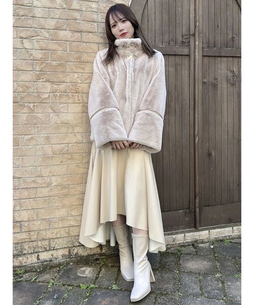 dazzlin(ダズリン)の「フェイクレザーエレガントナロースカート(スカート・レディース・ブラック/ベージュ・SMALL/MEDIUM)」の16枚目の写真