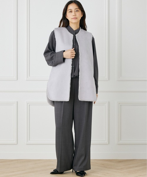 INED CLARO（イネドクラロ）の「リバーシブルフェイクムートンジレ（ブルゾン・レディース・アイボリー/グレー/モカ・フリー）」の9枚目の写真