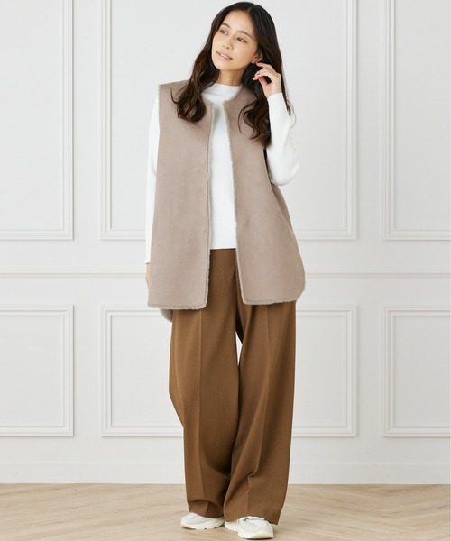 INED CLARO（イネドクラロ）の「リバーシブルフェイクムートンジレ（ブルゾン・レディース・アイボリー/グレー/モカ・フリー）」の13枚目の写真