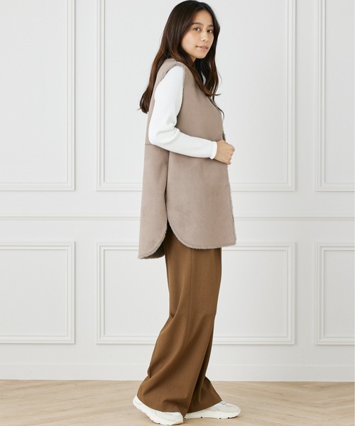 INED CLARO（イネドクラロ）の「リバーシブルフェイクムートンジレ（ブルゾン・レディース・アイボリー/グレー/モカ・フリー）」の16枚目の写真