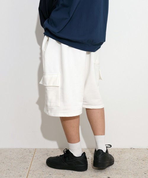 FOLLOWIN（フォロウィン）の「[UNISEX][ストリートファッション] カーゴ 7分丈トレーニングスポーティーバミューダワイドパンツ（スウェットパンツ・レディース・アイボリー/ブラック/チャコール・FREE）」の7枚目の写真