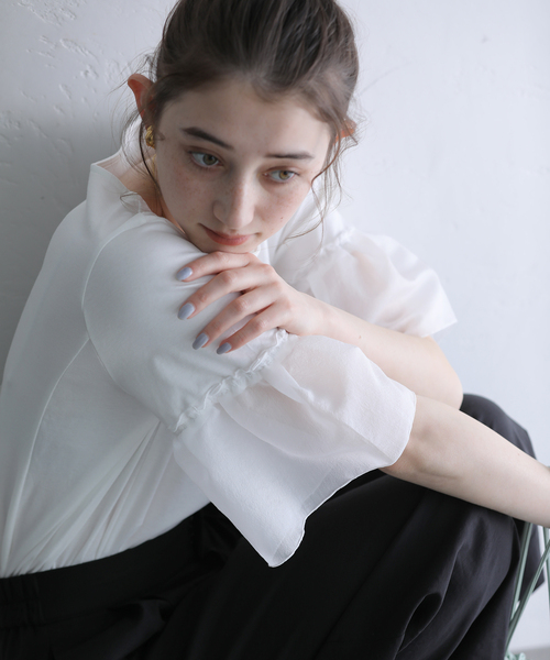 La TOTALITE(ラトータリテ)の「ボイルギャザースリーブカットソー(Tシャツ/カットソー・レディース・ホワイト/ブラック・FREE)」の1枚目の写真