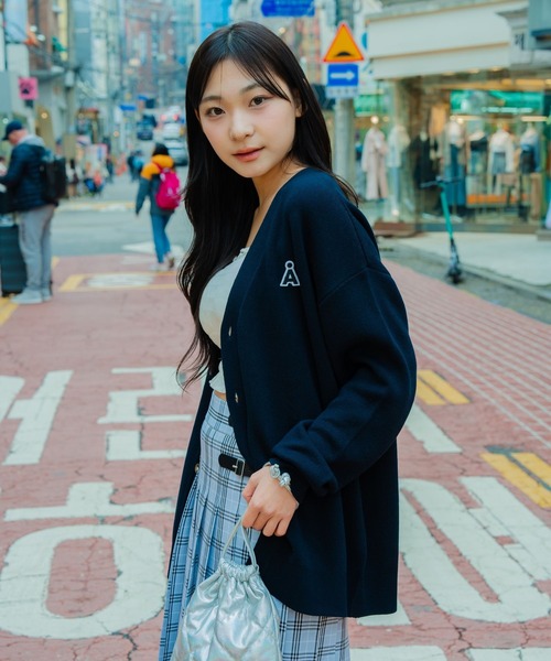 ALAND(エーランド)の「【UNISEX】ALAND/ALogoKNITカーデ(カーディガン/ボレロ・レディース・アイボリー/ブラック/ネイビー・MEDIUM/LARGE)」の3枚目の写真