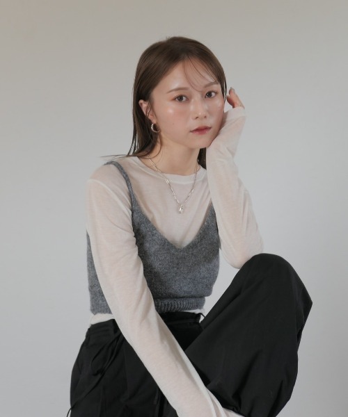 Reurie'(レウリィ)の「フラッフィーニットビスチェ/fluffy knit bustier キャミソール 重ね着 レイヤード 韓国 シンプル カジュアル ガーリー 起毛 ふわふわ 茶色 アイボリー 淡色 ベージュ グレー チャコール モノトーン(キャミソール・レディース・グレー/ベージュ・FREE)」の3枚目の写真