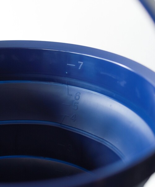 BEAMS JAPAN（ビームス　ジャパン）の「ISETO / 別注 折りたたみ バケツ（ランドリーグッズ・メンズ・ブルー/オレンジ・ONE SIZE）」の10枚目の写真