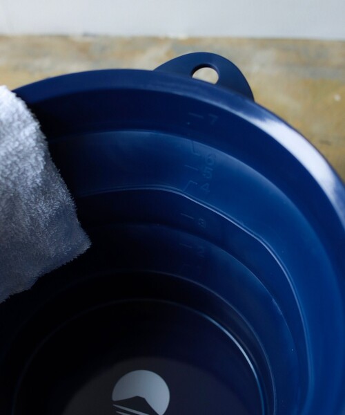 BEAMS JAPAN（ビームス　ジャパン）の「ISETO / 別注 折りたたみ バケツ（ランドリーグッズ・メンズ・ブルー/オレンジ・ONE SIZE）」の11枚目の写真