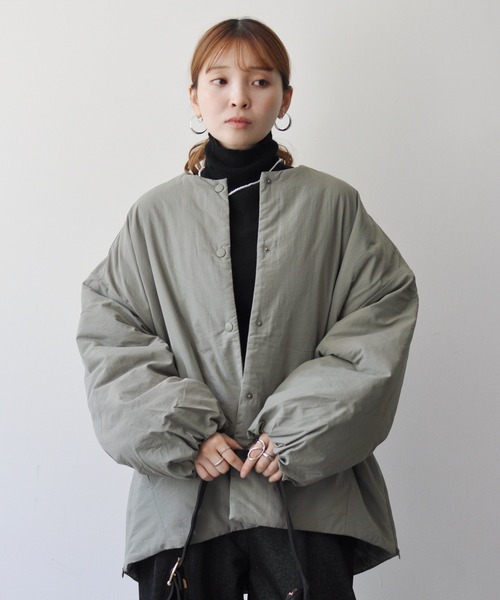 Meli rich（メリーリッチ）の「サイドジップ付きノーカラー中綿ジャケット（ノーカラージャケット・レディース・ブラック/アイボリー/ライトカーキ・MEDIUM）」の18枚目の写真