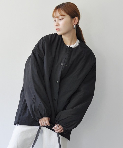 Meli rich（メリーリッチ）の「サイドジップ付きノーカラー中綿ジャケット（ノーカラージャケット・レディース・ブラック/アイボリー/ライトカーキ・MEDIUM）」の9枚目の写真