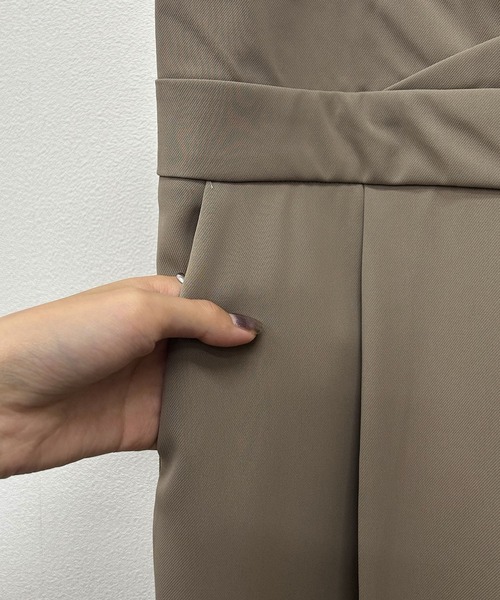 Futier land（フューティアランド）の「【新色追加】ハイウエストキャミサロペット美脚スラックス（サロペット/オーバーオール・レディース・モカ/ブラック/グレー/ブラウン/オフホワイト・LARGE/MEDIUM/SMALL/X-LARGE）」の9枚目の写真