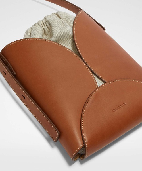 JIL SANDER(ジルサンダー)の「CURVE CROSSBODY(ショルダーバッグ・レディース・ブラウン系・UNI)」の4枚目の写真