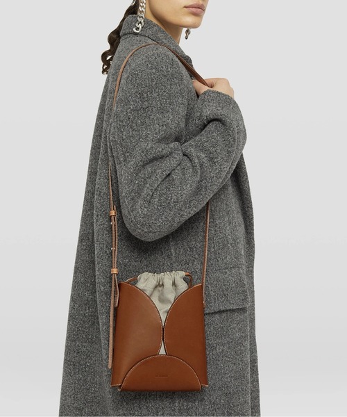 JIL SANDER(ジルサンダー)の「CURVE CROSSBODY(ショルダーバッグ・レディース・ブラウン系・UNI)」の5枚目の写真