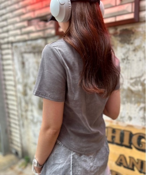 ipugo(イプゴ)の「ipugo/イプゴ エンボスロゴ トップス 秋物 秋服 2026年秋冬(Tシャツ/カットソー・レディース・チャコール/アイボリー・FREE)」の16枚目の写真